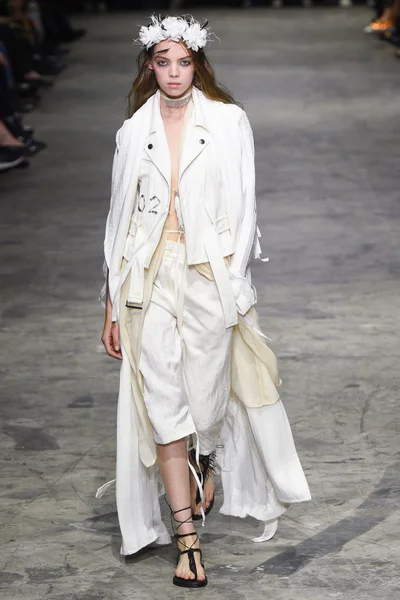 Look 11